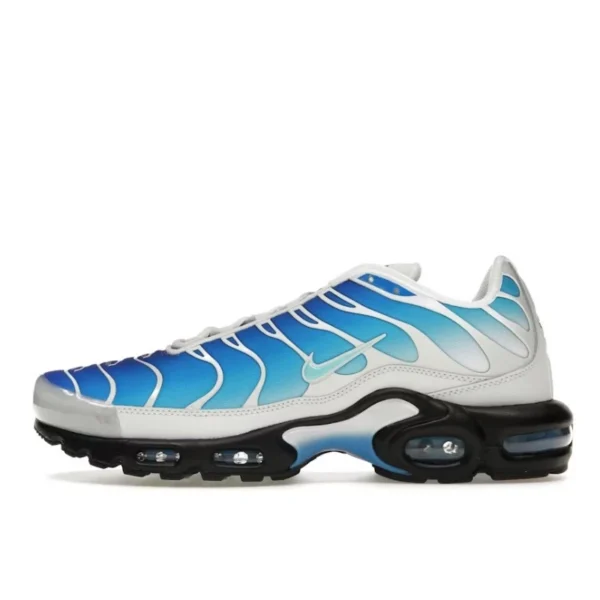 air-max-plus-one-block-down-light-photo-blue-1-600x600