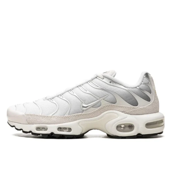 air-max-plus-pure-platinum-3-600x600