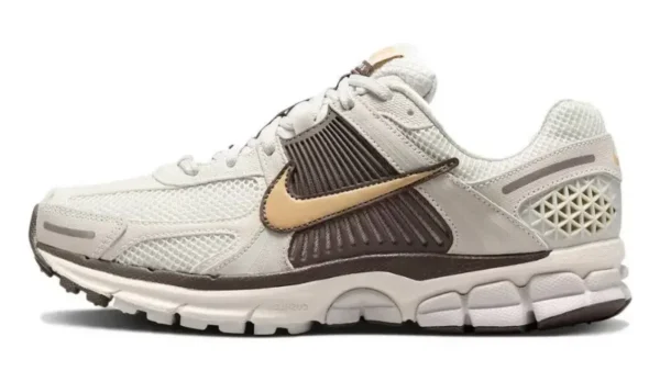 nike-zoom-vomero-5-light-bone-ironstone-600x348