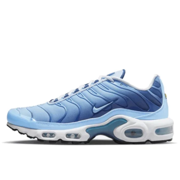 air-max-plus-university-blue-gradient-2-600x600