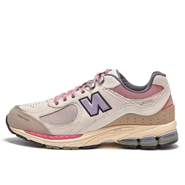 new-balance-2002r-calm-taupe-2-600x600
