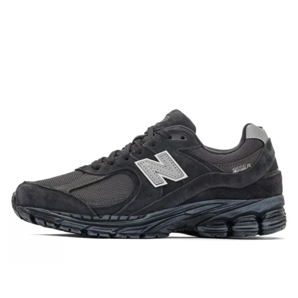 new-balance-2002r-vintage-black-grey-3-600x600